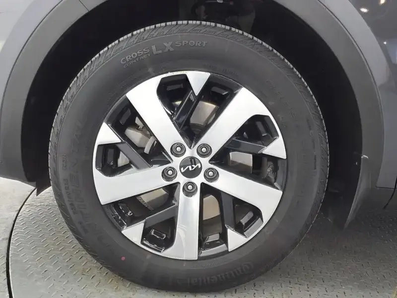 2023 Kia Sorento с пробегом 28 410 км