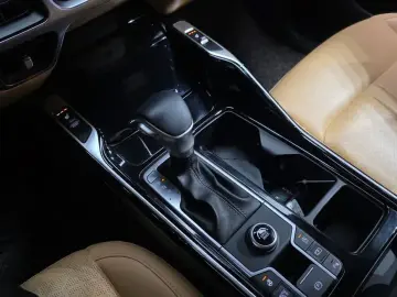 2023 Kia Sorento с пробегом 28 410 км