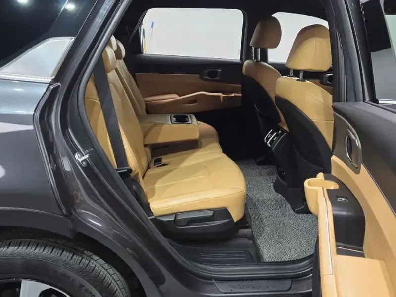 2023 Kia Sorento с пробегом 28 410 км