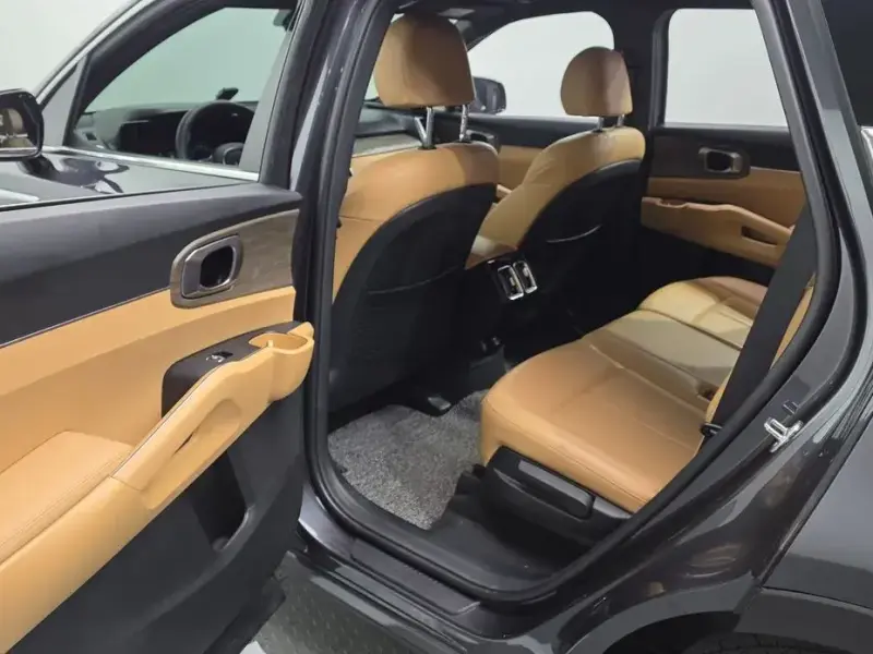 2023 Kia Sorento с пробегом 28 410 км