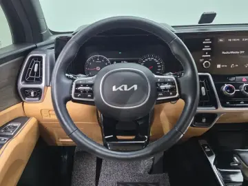 2023 Kia Sorento с пробегом 28 410 км