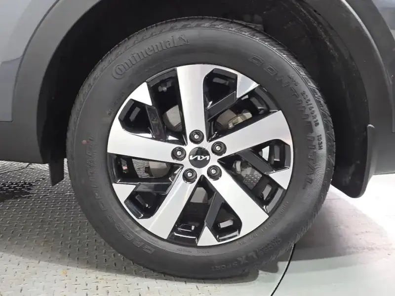 2023 Kia Sorento с пробегом 28 410 км