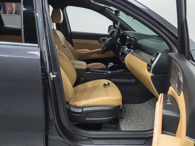 2023 Kia Sorento с пробегом 28 410 км
