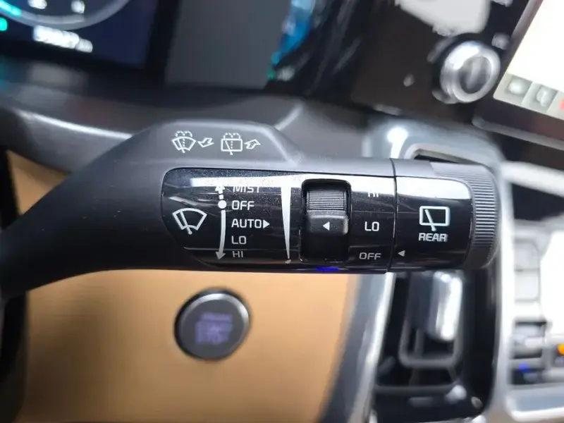 2023 Kia Sorento с пробегом 55 827 км