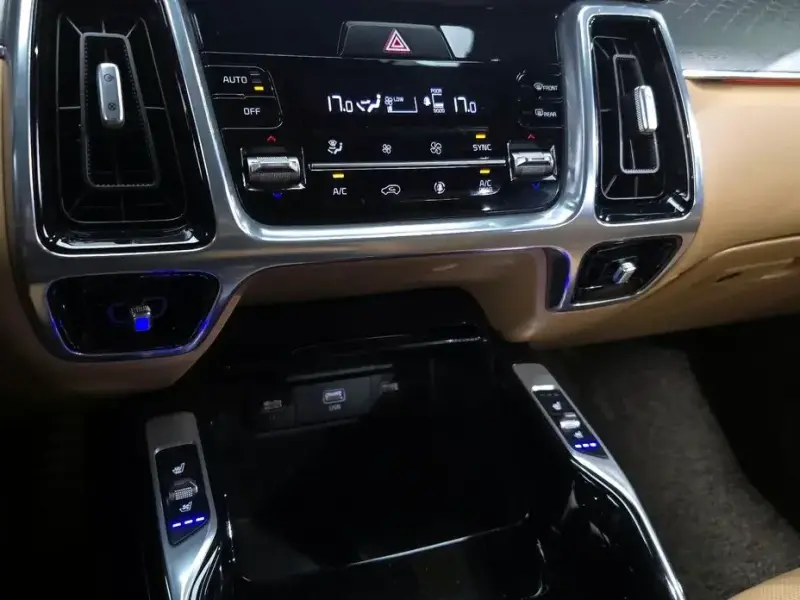2023 Kia Sorento с пробегом 51 811 км