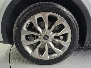 2023 Kia Sorento с пробегом 43 941 км