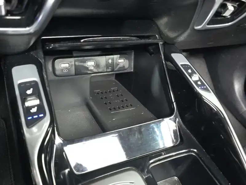 2023 Kia Sorento с пробегом 52 430 км