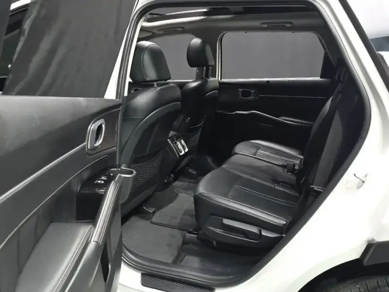 2023 Kia Sorento с пробегом 52 430 км