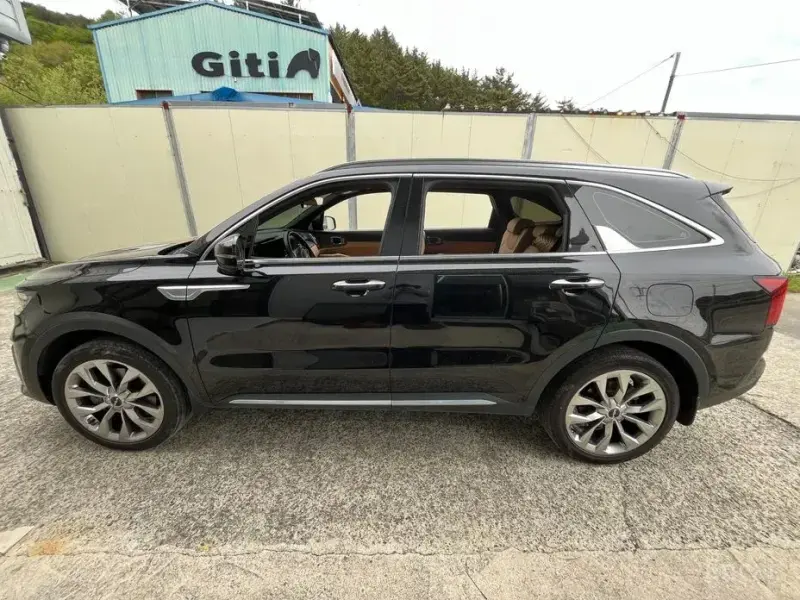 2023 Kia Sorento с пробегом 72 600 км