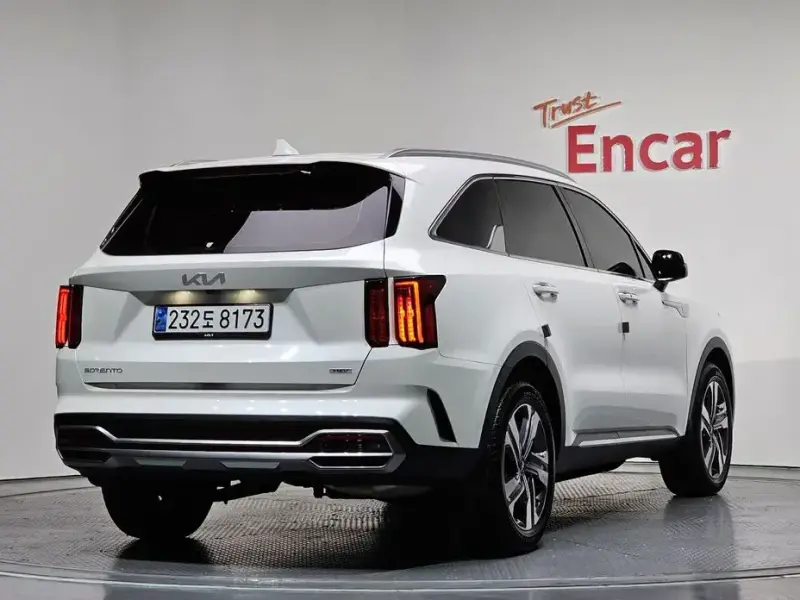 2023 Kia Sorento с пробегом 21 010 км