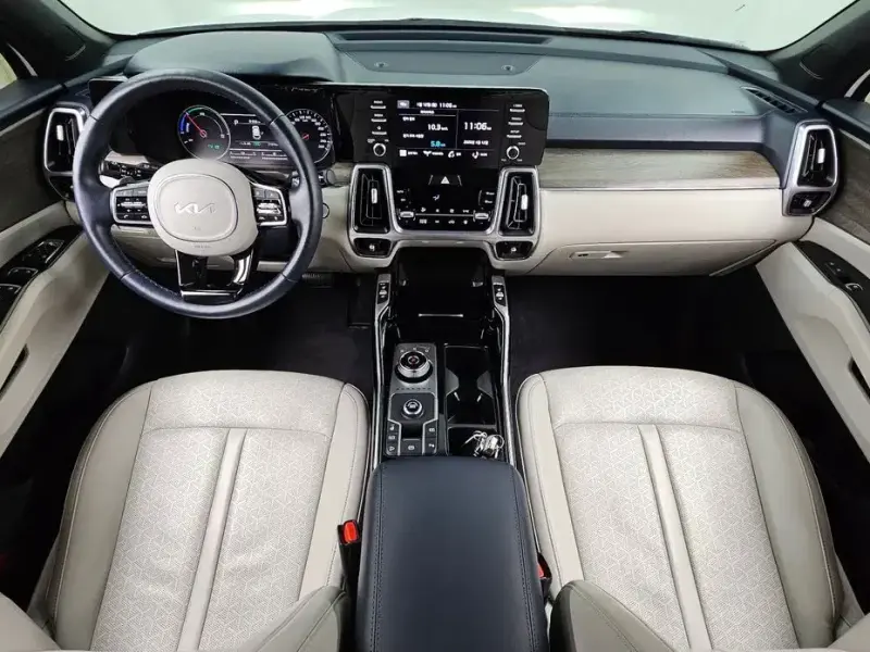 2023 Kia Sorento с пробегом 21 010 км