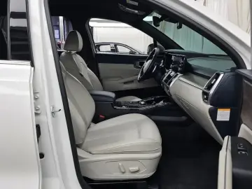 2023 Kia Sorento с пробегом 21 010 км