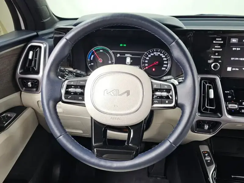 2023 Kia Sorento с пробегом 21 010 км