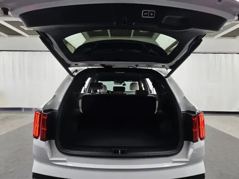2023 Kia Sorento с пробегом 21 010 км