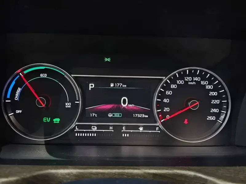 2023 Kia Sorento с пробегом 17 323 км