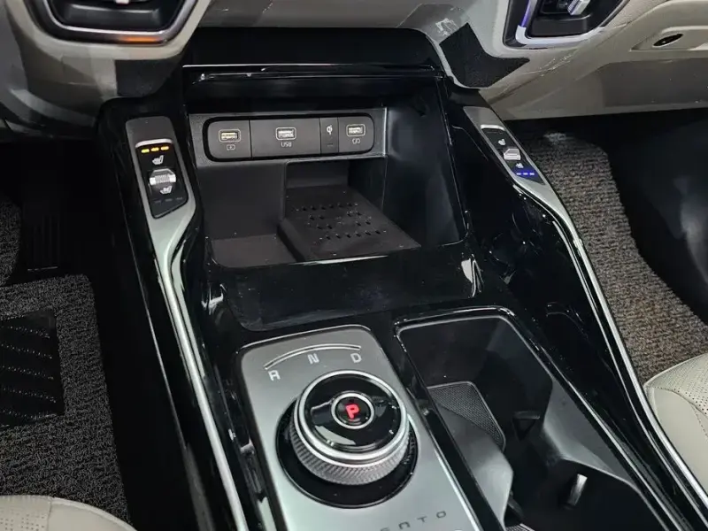 2023 Kia Sorento с пробегом 17 323 км