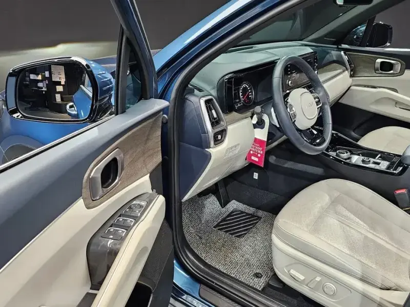 2023 Kia Sorento с пробегом 17 323 км