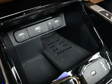 2023 Kia Sorento с пробегом 37 870 км