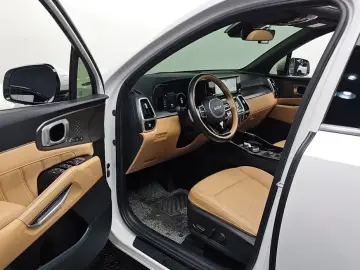 2023 Kia Sorento с пробегом 106 559 км