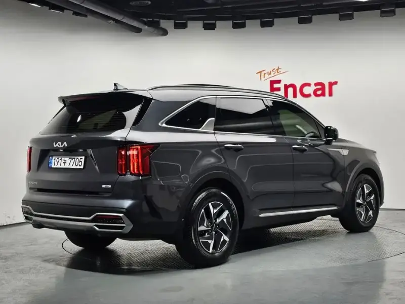 2023 Kia Sorento с пробегом 42 044 км