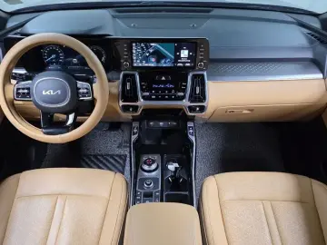 2023 Kia Sorento с пробегом 106 005 км