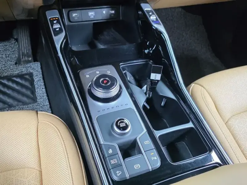 2023 Kia Sorento с пробегом 106 005 км