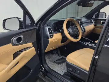2023 Kia Sorento с пробегом 106 005 км