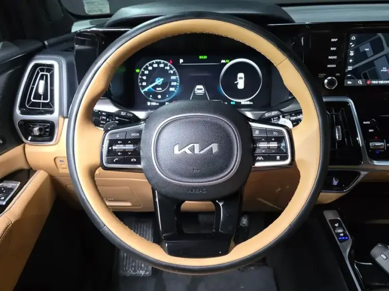 2023 Kia Sorento с пробегом 56 263 км