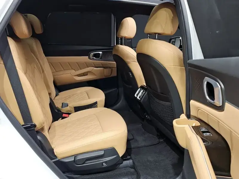2023 Kia Sorento с пробегом 21 080 км