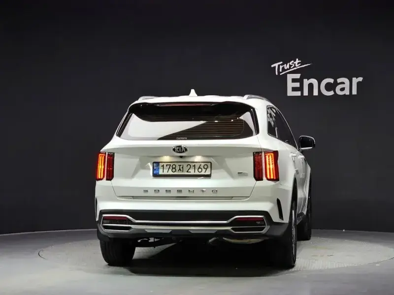 2021 Kia Sorento с пробегом 11 906 км