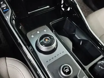 2023 Kia Sorento с пробегом 63 965 км