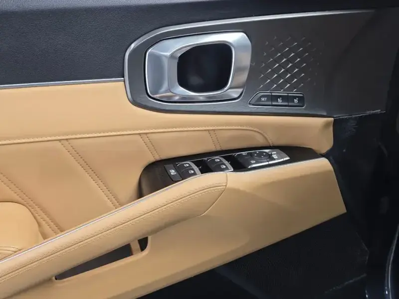 2023 Kia Sorento с пробегом 79 892 км