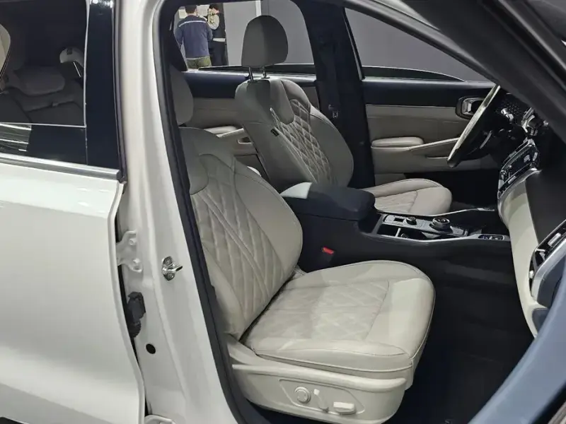2023 Kia Sorento с пробегом 33 986 км