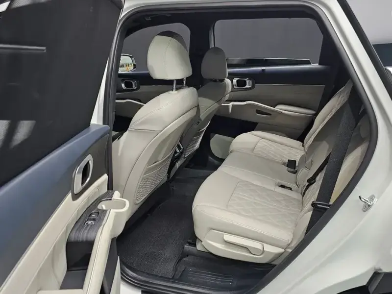 2023 Kia Sorento с пробегом 33 986 км
