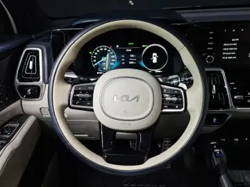 2023 Kia Sorento с пробегом 33 986 км