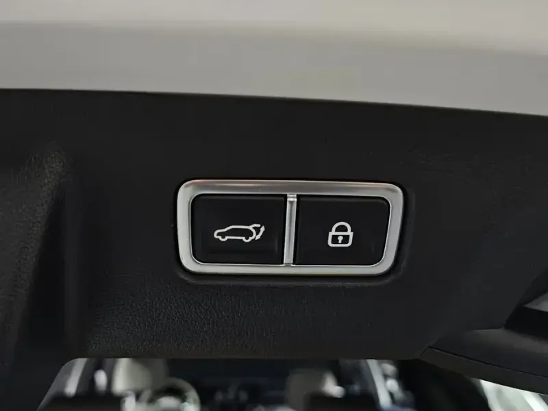 2023 Kia Sorento с пробегом 33 986 км
