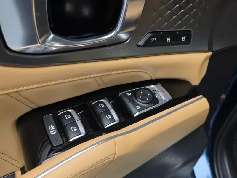 2023 Kia Sorento с пробегом 33 691 км