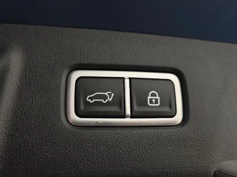 2023 Kia Sorento с пробегом 33 691 км