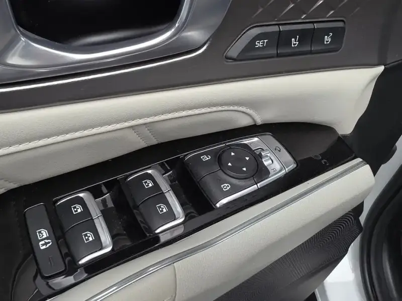 2023 Kia Sorento с пробегом 52 176 км