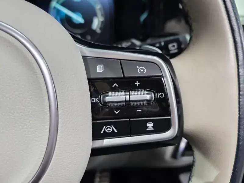 2023 Kia Sorento с пробегом 42 686 км