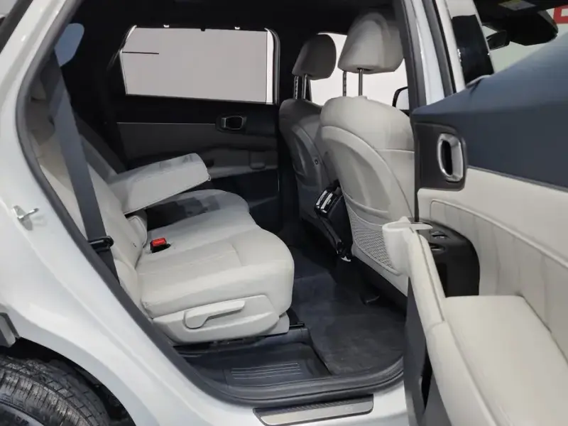 2023 Kia Sorento с пробегом 23 881 км