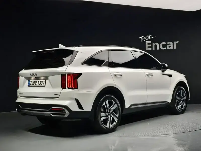2023 Kia Sorento с пробегом 21 394 км