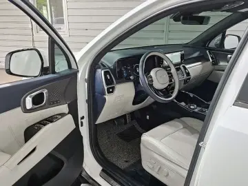 2023 Kia Sorento с пробегом 33 114 км