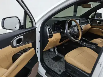 2023 Kia Sorento с пробегом 10 080 км