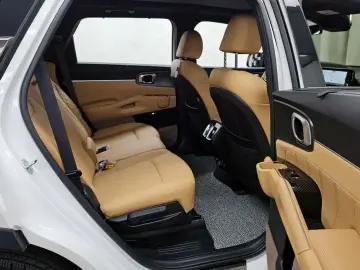 2023 Kia Sorento с пробегом 10 080 км