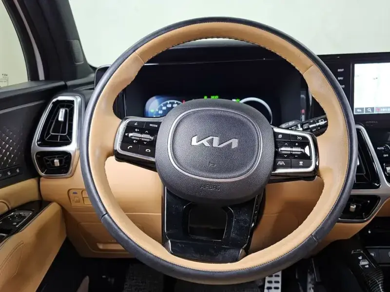 2023 Kia Sorento с пробегом 10 080 км
