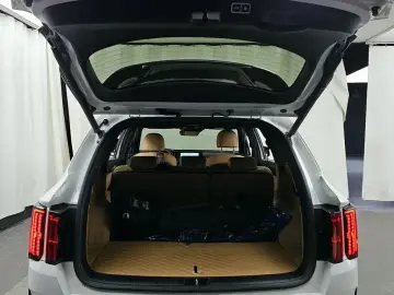2023 Kia Sorento с пробегом 10 080 км