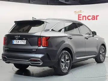 2023 Kia Sorento с пробегом 19 983 км