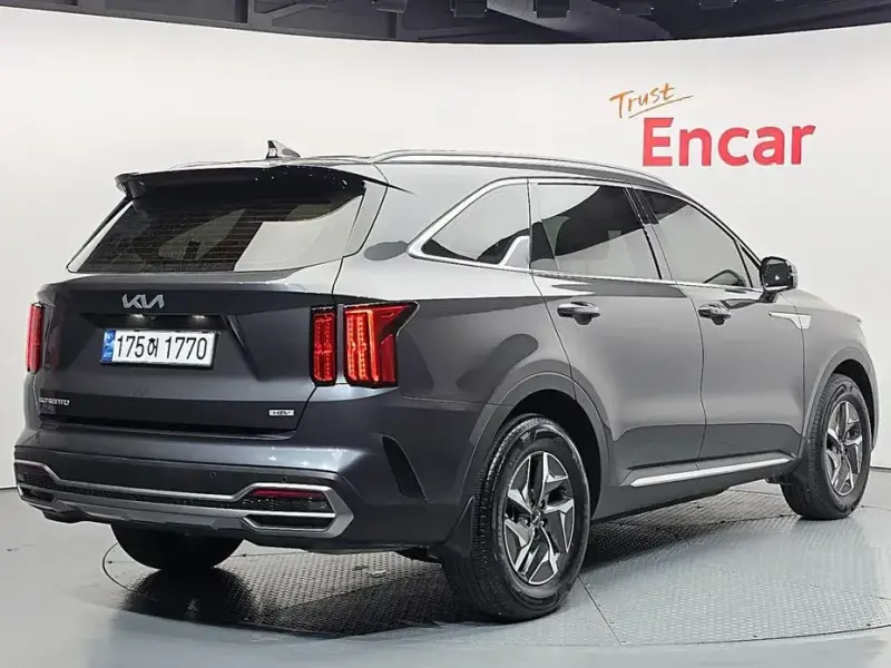 2023 Kia Sorento с пробегом 19 983 км