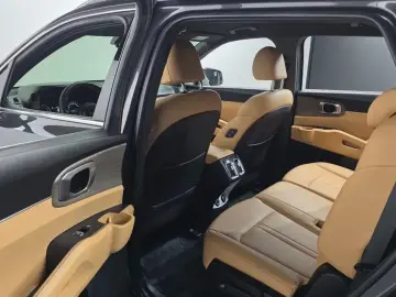 2023 Kia Sorento с пробегом 19 983 км